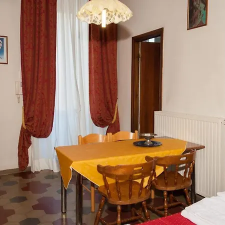 Apartment Affittacamere Daniela Piacenza